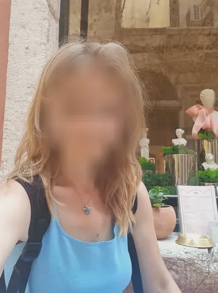 Amira, 39