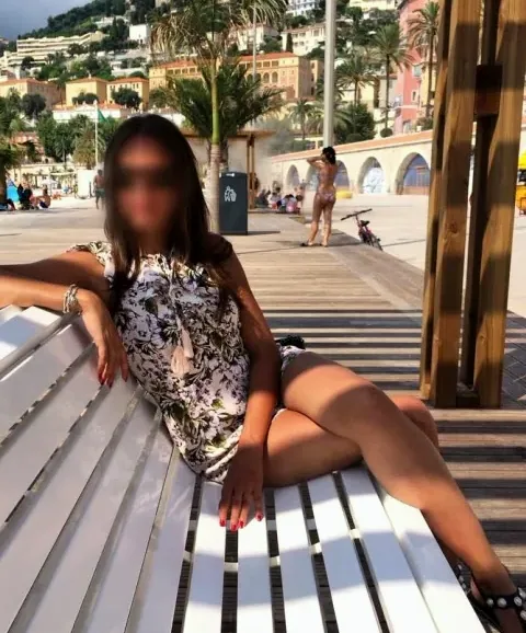 Carla, 32