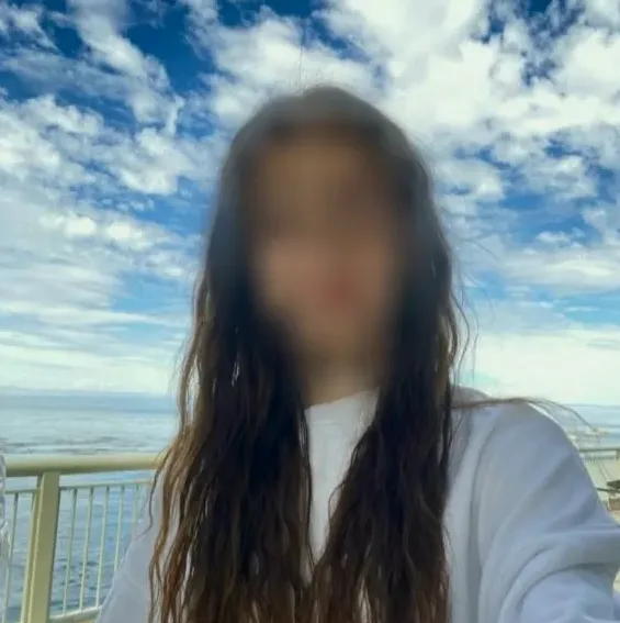 Ela, 27