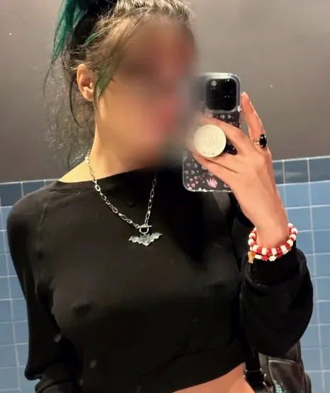 Emilia, 28
