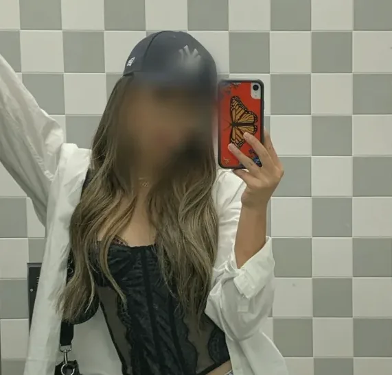 Emilia, 20
