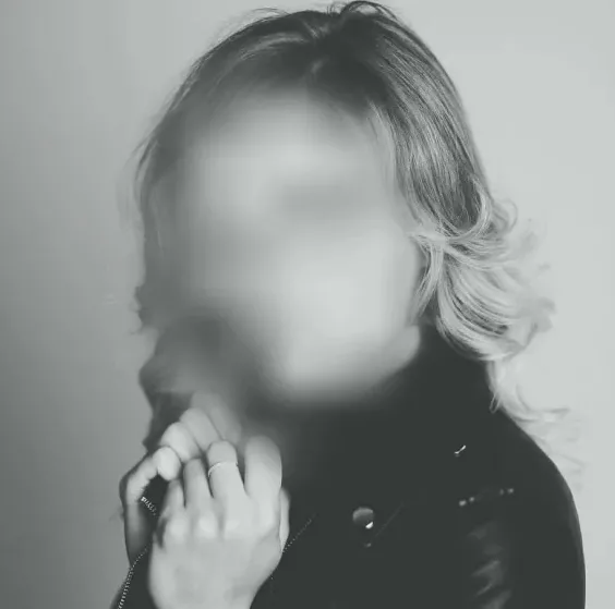 Lara, 33