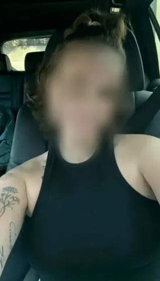 Leonie, 35