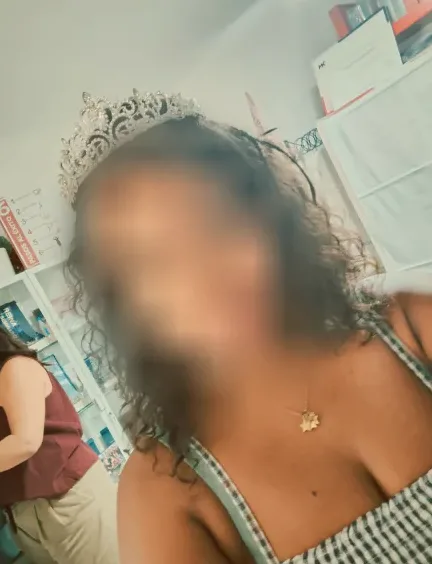 Nadine, 37