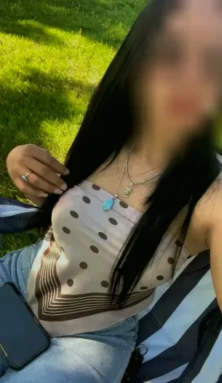 Özlem, 25