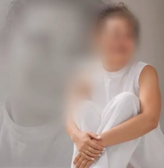 Özlem, 27