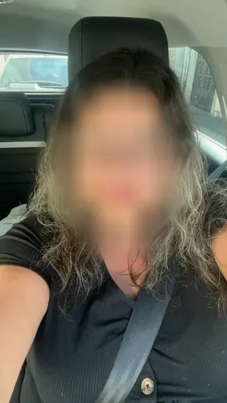 Vivien, 33
