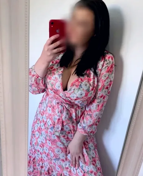 Zeynep, 29